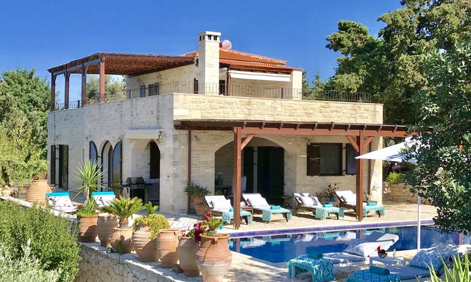 Rethymno Maison | Villa LaMori dans un endroit calme avec une piscine chauffable et un beau jardin