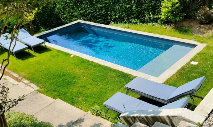 Ecully Villa | Villa les Roses - maison avec piscine et jardin
