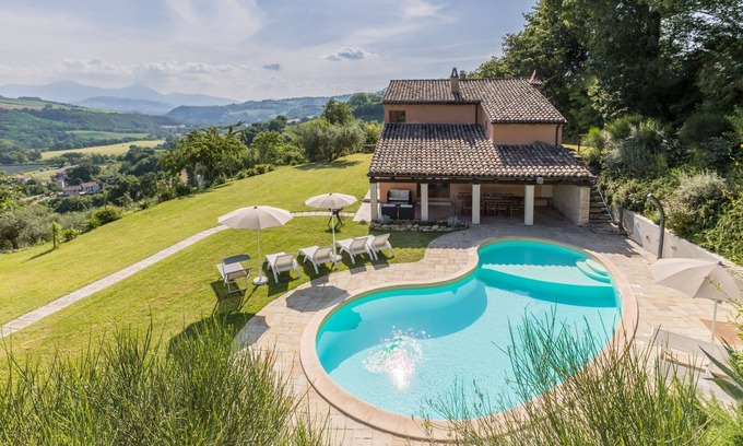 San Lorenzo in Campo Villa | Villa Linda, villa panoramique avec piscine dans la campagne des Marches, à 30 minutes de la mer