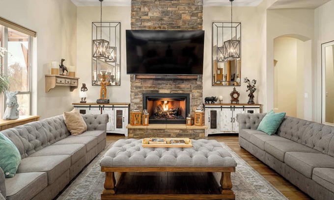 Phoenix Maison | Villa Lola: Tuscan Inspired Gem w/Pool & Hot Tub!