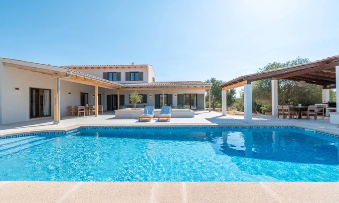 Ses Salines Maison | Villa Lorena - Newly Renovated and Just a Few Kilometers from the Beautiful Es Trenc Beach with Wi-Fi and A/C