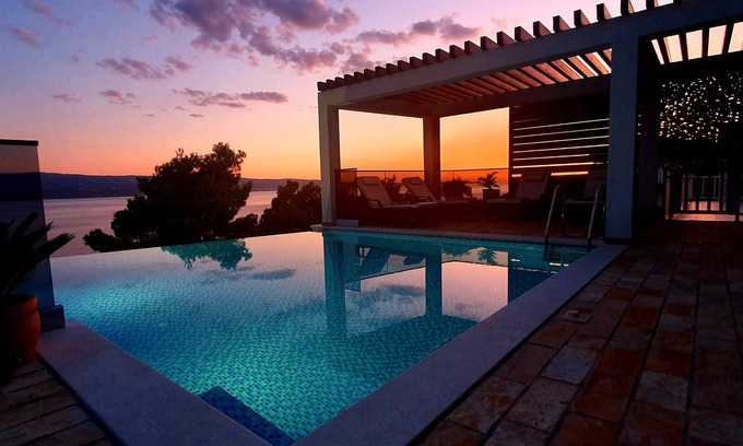 Stanici Villa | *** Villa Lucic Omis *** pour 1-10 personnes avec une vue magnifique sur la mer
