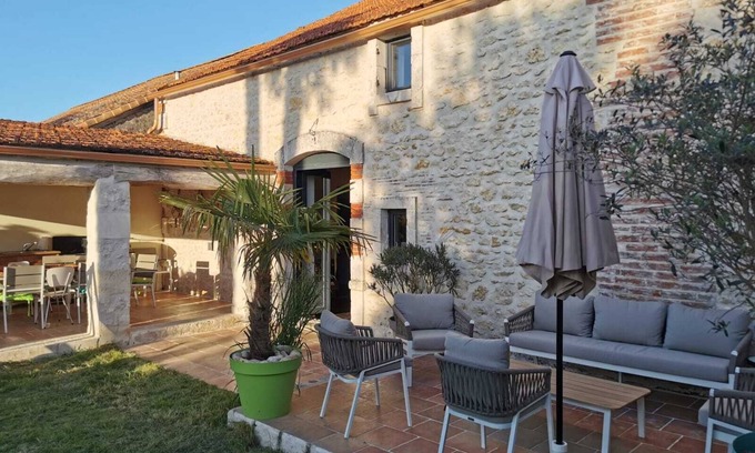 Chaillevette Villa | Villa LUCIE - 15mn des plages | Piscine chauffée | Cuisine d'été