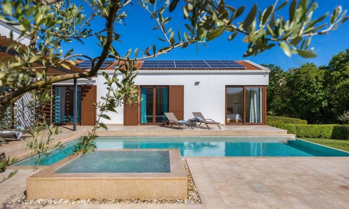 Sveti Petar u Sumi Villa | Villa Luna Bianca - Villa de construction moderne avec piscine privée et bain a remous
