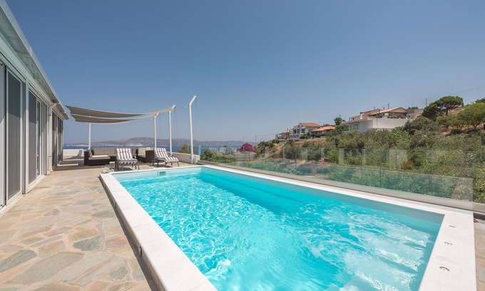 Lavreotiki Villa | Villa Luna Private Heated Hydro Pool BBQ Beach 4mn