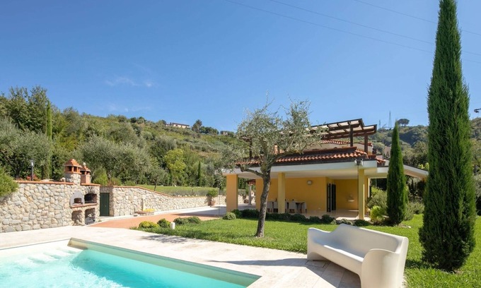 Carrara Villa | Villa Lunense Dans Carrara, en Toscane