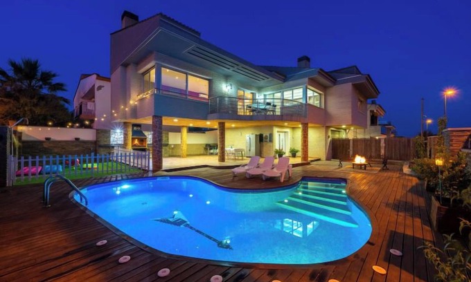 Reus Maison | Villa Luxury Rock Tirri by Interhome