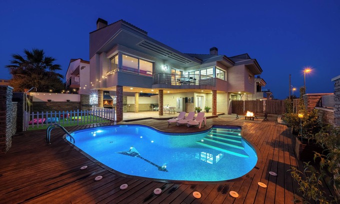 Reus Villa | Villa "Luxury Rock TIRRI" avec piscine privée, terrasse couverte et Wi-Fi