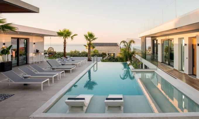 Kissamos Villa | Villa privée en pierre avec piscine intérieure chauffée