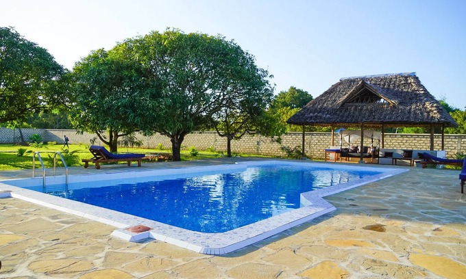Msambweni Villa | Villa m. Pool, Tropischen Garten & ca 7 Minuten zum Herrlichen Weißen Sandstrand