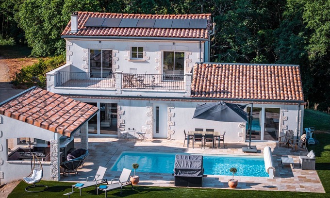 Castelnau-de-Montmiral Villa | Villa Maurine - Piscine chauffée, Spa, Wifi, Clim, Fitness