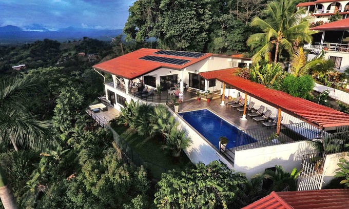 El Cerro Maison | Villa Macaw Luxury 5 Bdrm, Pool, Ocean, Surf & Sunset Views