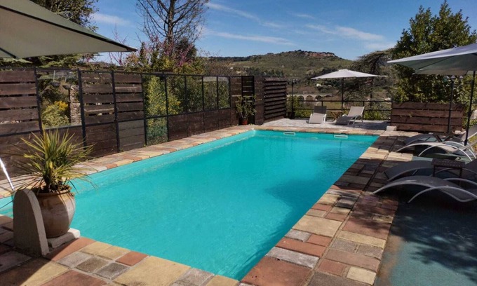 Bedarieux Villa | Villa Mahana avec piscine, jacuzzi, terrain arboré à 30 minutes de la plage !