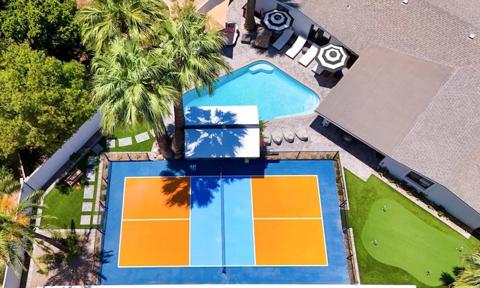 Scottsdale Highlands Villa | Villa Makena: Huge Luxe Home | Pickleball Court | Heated Pool | Great for Groups