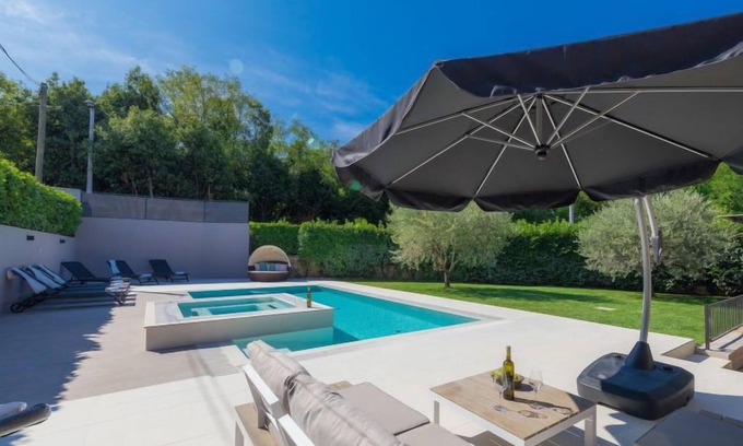 Cepljani Maison | Villa Mala by Interhome