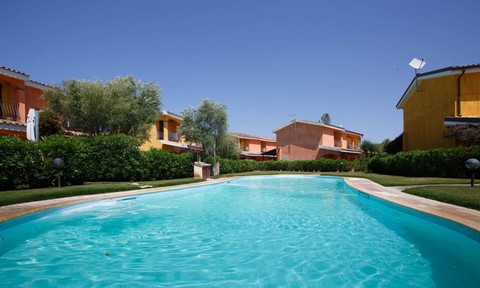 Sant'Anna Arresi Villa | Villa Mama con piscina condominiale, giardino e barbecue