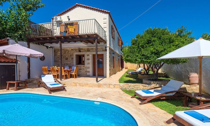 Asteri Villa | A, Accueillant villa traditionnelle de 3 chambres avec une piscine privée