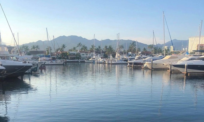 Marina Vallarta Copropriété | VUES SPECTACULAIRES - ÉNORME PONT SURPLOMBANT MARINA BOARDWALK, WATER & MOUNTAIN VIEW