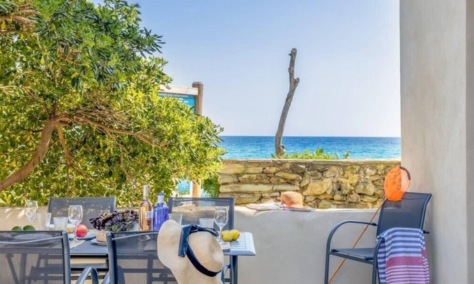 Meria Villa | Villa Marine de Meria, refaite à neuf, à 10 mètres de la plage