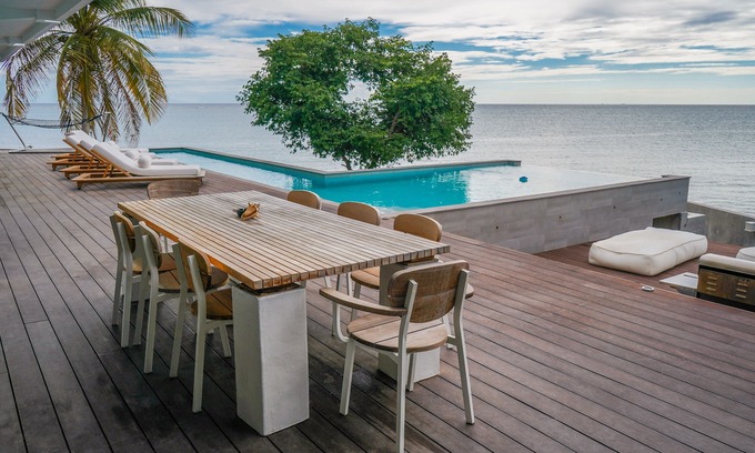 Carenero Maison | Villa Mariposa Private Luxury Beach Front de mer