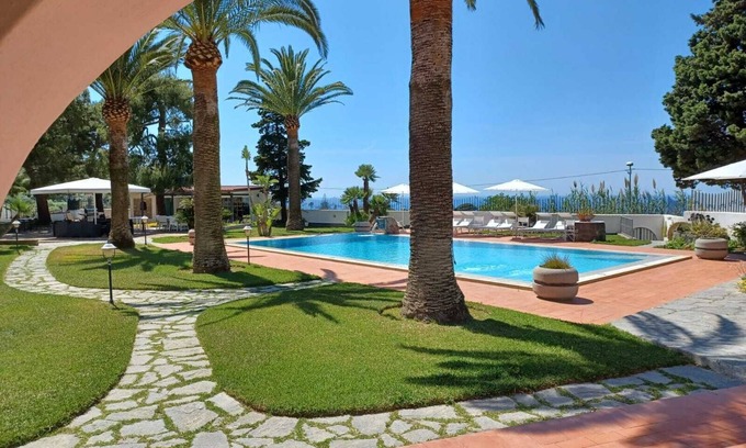 Succhivo Appartement | Villa Martina - Chambre "Ginestra", dans l'annexe d'une prestigieuse Villa