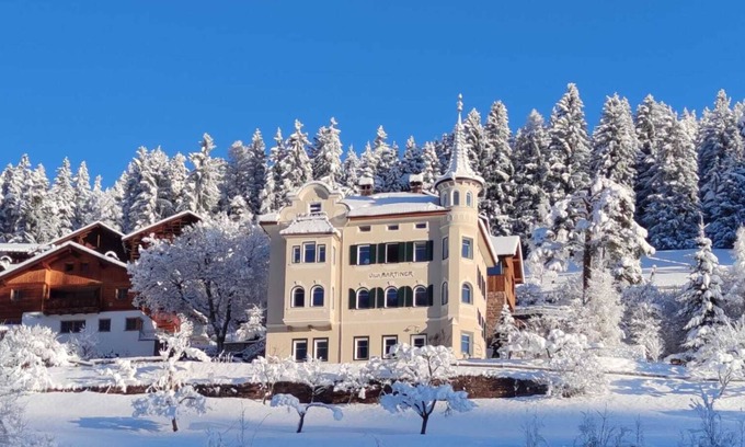 Ortisei Villa | Villa Martiner Apartments Francesco avec vue sur les montagnes, balcon et Wi-Fi