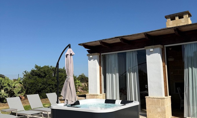 Alezio Maison | Villa Mary avec grand jardin et accès à la piscine