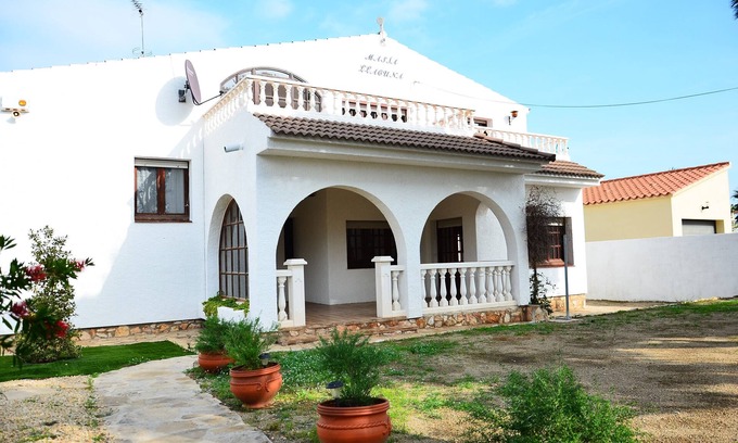 Les Tres Cales Villa | Villa Masia Llacuna avec piscine privée, terrasse et Wi-Fi