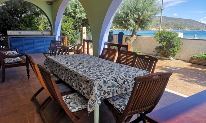 Marina di Campo Villa | Villa Medusa 8 bed Edge of the Sea