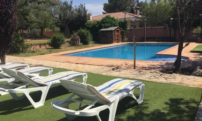 Botarell Villa | Villa Mercè. Gold Coast
