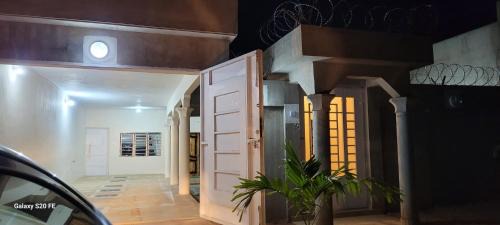 Agbodrafo Maison | Villa meublée avec parking privé et jardin Lomé Djagblé