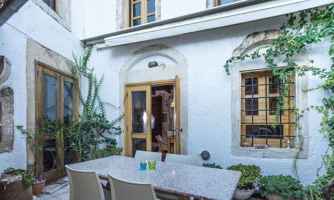 Sarkhos Maison | Villa Michail, chalet traditionnel et bien conservé
