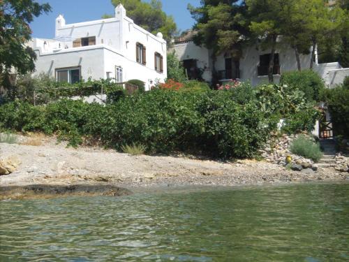 Poros Appartement | Villa Mimosa Poros Beachfront Apartment