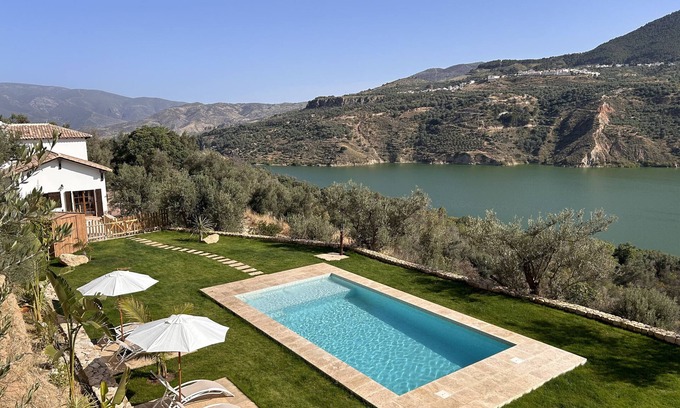 Lecrin Valley Villa | Villa 'Mirador Del Lago' avec vue sur le lac, Wi-Fi et climatisation