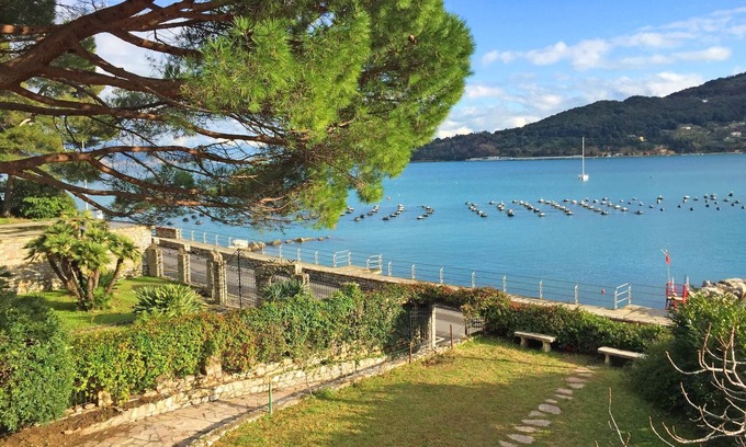 Portovenere Villa | Villa Miranda 5Bd Waterfront WiFi BBQ à 10 mètres de la rive, ferry pour 5 Terre