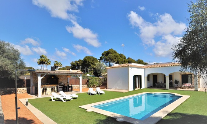 Vallgornera Villa | VILLA MONICA- Maison en pierre à Cala Pi pour 8 personnes, 3 chambres, TV par satellite, piscine privée et barbecue -68800- - WiFi gratuit