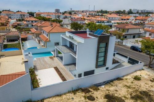 Nazare Villa | Villa Nazaré - Pool, BBQ and Boule/Petanque