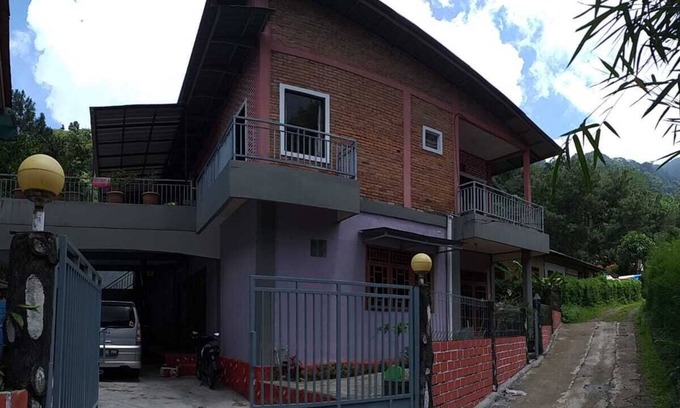 Cisarua Villa | Villa près de la cascade