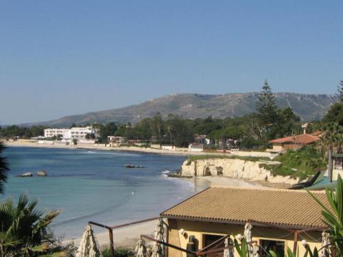 Fontane Bianche Villa | Villa near the sea in full relaxation - large garden wi-fi