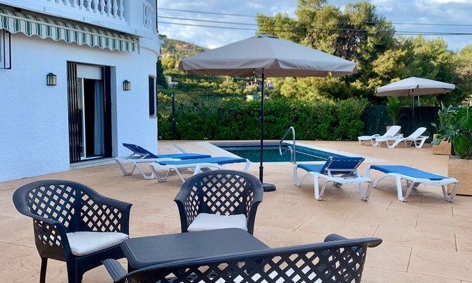 Salobrena Villa | Villa Nena: "Idéal pour passer vos vacances avec une piscine chauffée