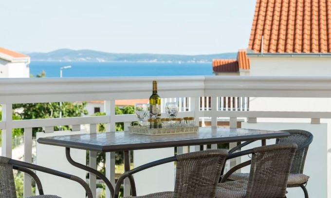 Okrug Gornji Appartement | Villa Nikaroni by Interhome