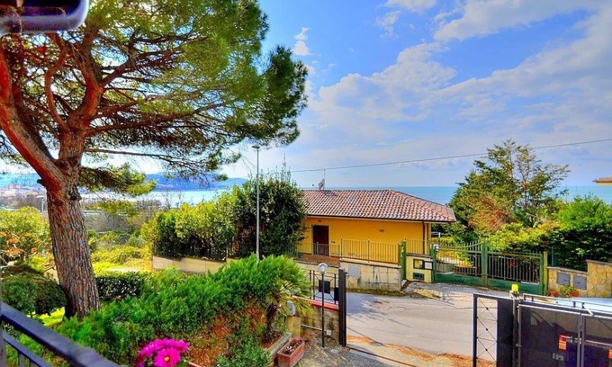Agropoli Villa | Villa Nives, fully refundable with voucher*: A spacious three-story villa situated at a short distance from the beach, with Free WI-FI.