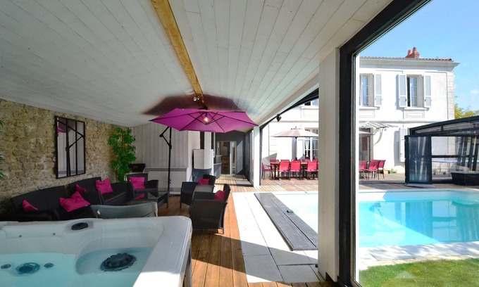 Angoulins Villa | Villa 4* piscine intérieure chauffée jacuzzi billard baby-foot mer plage village