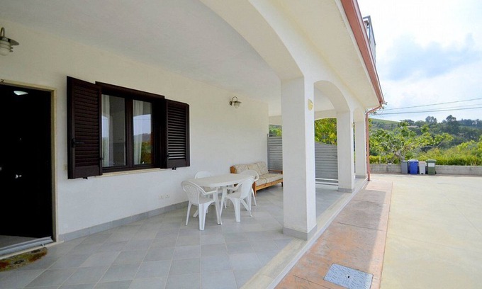 Frascinelle Maison | Villa Olga B: A cozy and welcoming apartment that is part of a villa situated in a quiet location, a few minutes from the town center, with Free WI-FI.