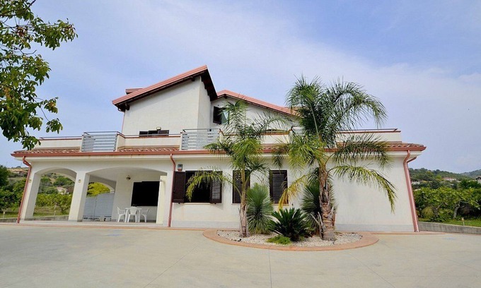Frascinelle Maison | Villa Olga D: A cozy and welcoming apartment that is part of a villa situated in a quiet location, a few minutes from the town center, with Free WI-FI.