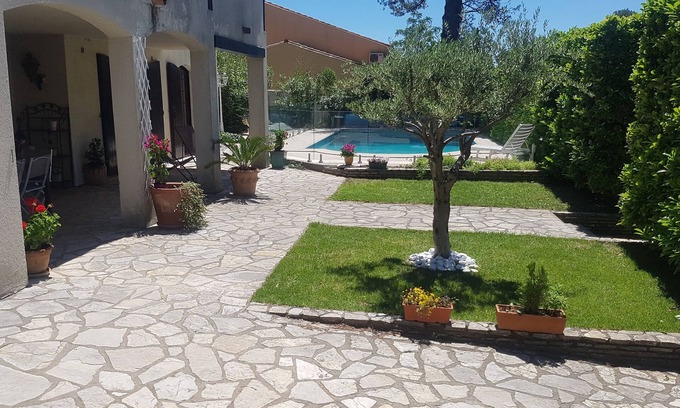 Teyran Villa | Villa dans une pinède située au sommet d'un village méditerranéen