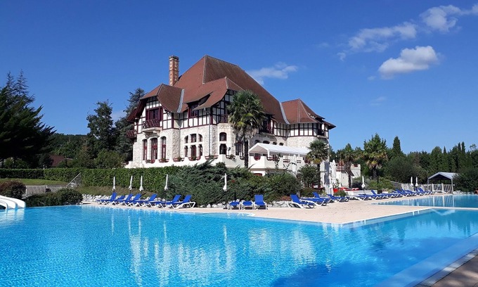 Daumazan-sur-Arize Maison | Villa on estate with 2 swimming pools