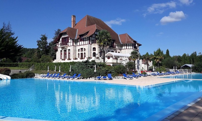 Daumazan-sur-Arize Maison | Villa on estate with 2 swimming pools
