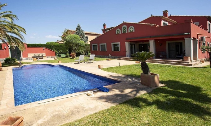 Perelada Villa | Villa sur le parcour de golf avec vue sur les montagnes, piscine, Wi-Fi, A/C, terrasse et jardin