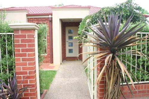 Albury Villa | Villa on Nathan